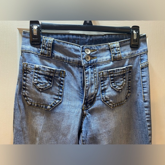 LEI | Sophia Hiphugger Flare Denim Jeans, Size 5 Juniors - Picture 2 of 5